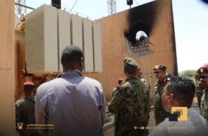 بالفيديو.. البرهان يقف على حجم كارثة محطة المرخيات التحويلية بعد قصفها