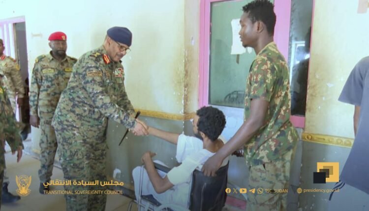 جابر يتفقد جرحى العمليات العسكرية ويقدم تعهدات