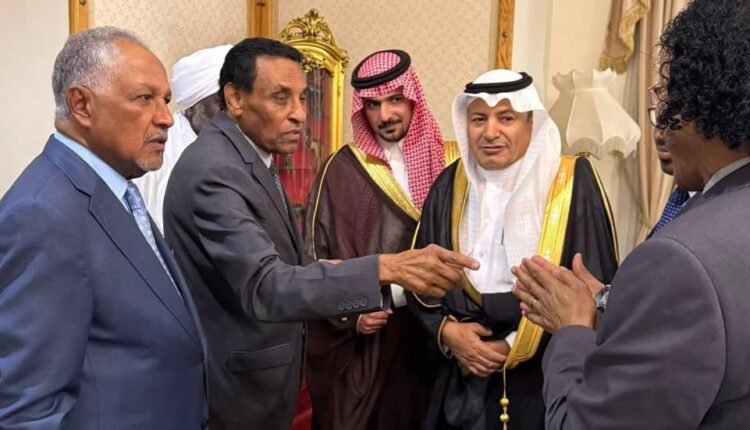 عبد الماجد عبد الحميد يكتب معلقا على صورة لرئيس الوزراء والردود الساخرة تتوالى