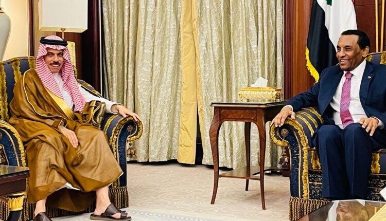 بسبب مرضه.. إعادة جدولة زيارة كامل إدريس إلى السعودية