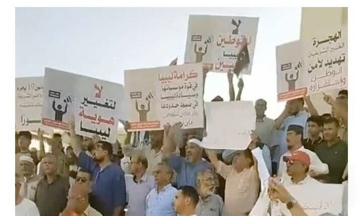 الجالية السودانية تتوجس.. احتجاجات في طرابلس ومصراتة ضد “توطين المهاجرين”