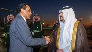 صحفي سوداني يعقد مقارنة بين استقبال السعودية لرئيس وزراء باكستان ورئيس وزراء السودان.. هل كانت في الأمر إهانة؟