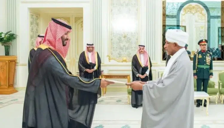 ولي عهد السعودية يتسلم أوراق اعتماد سفير السودان