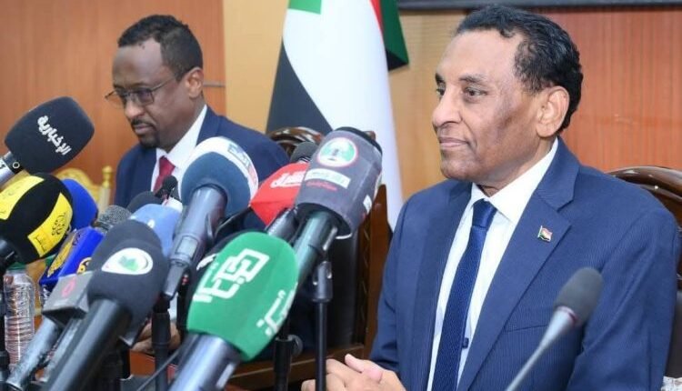 كامل إدريس يكشف تفاصيل جديدة حول استعادة عضوية السودان في الاتحاد الإفريقي