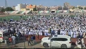 شاهد بالصور.. آلاف السودانيين يشيعون محمد طاهر إيلا إلى مثواه الأخير