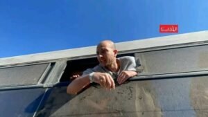 شاهد بالصور.. استمرار وصول الأسرى الفلسطينيين المحررين إلى مجمع ناصر الطبي في غزة