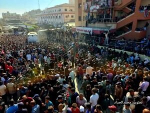شاهد بالصور.. استمرار وصول الأسرى الفلسطينيين المحررين إلى مجمع ناصر الطبي في غزة