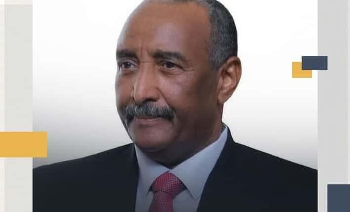 البرهان يطيح بـ”محافظ بنك السودان” ويعيّن امرأة بدلًا عنه