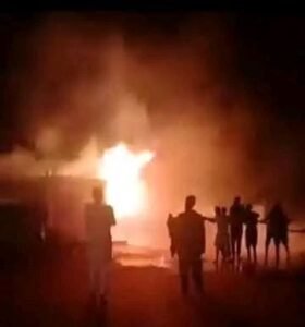 عاجل.. حريق هائل يلتهم سوقا كبيرة في نهر النيل