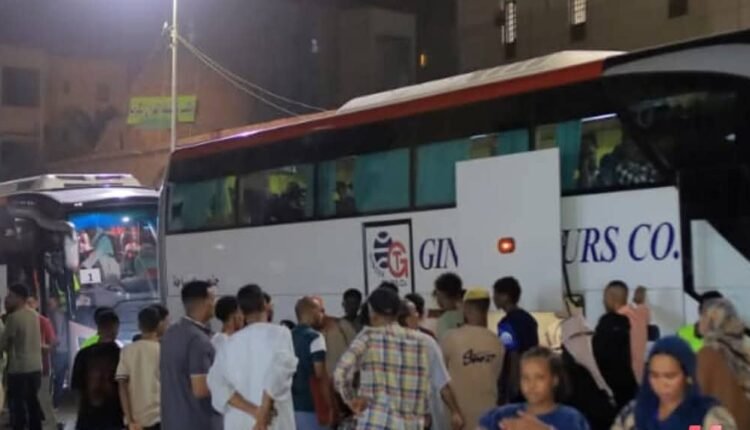 آلاف السودانيين يغادرون أسوان في طريق العودة إلى ديارهم