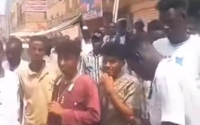 وقفة احتجاجية في عطبرة بعد حادثة المستشفى الحكومي ومطالب عاجلة في بريد الحكومة