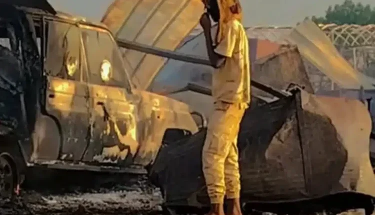 قاعدة الزرق تتلقى ضربات جوية