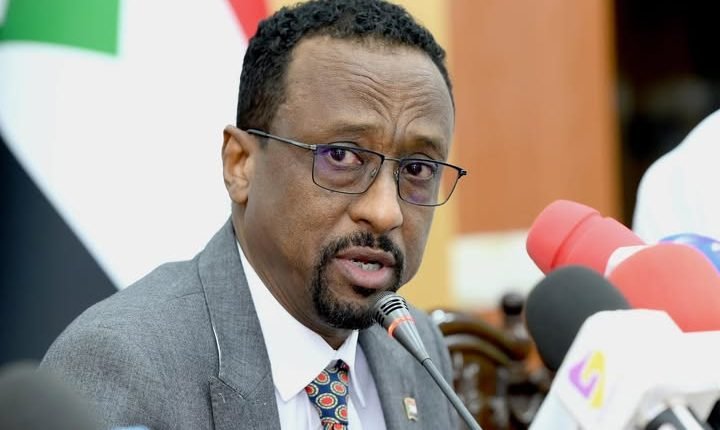 الإعيسر يضع النقاط فوق الحروف ويحسم الجدل بشأن منصب ومهام الناطق الرسمي باسم الحكومة