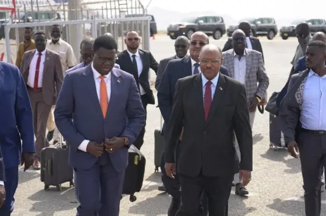 وزير خارجية جنوب السودان يصل بورتسودان