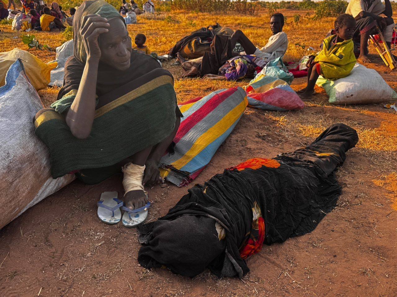 بالفيديو.. هروب مئات المواطنين من "قسوة" الدعم السريع في الفاشر ووفاة طفلتين.. قطعوا أكثر من 60 كيلومترًا