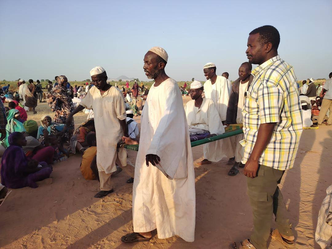 بالفيديو.. هروب مئات المواطنين من "قسوة" الدعم السريع في الفاشر ووفاة طفلتين.. قطعوا أكثر من 60 كيلومترًا