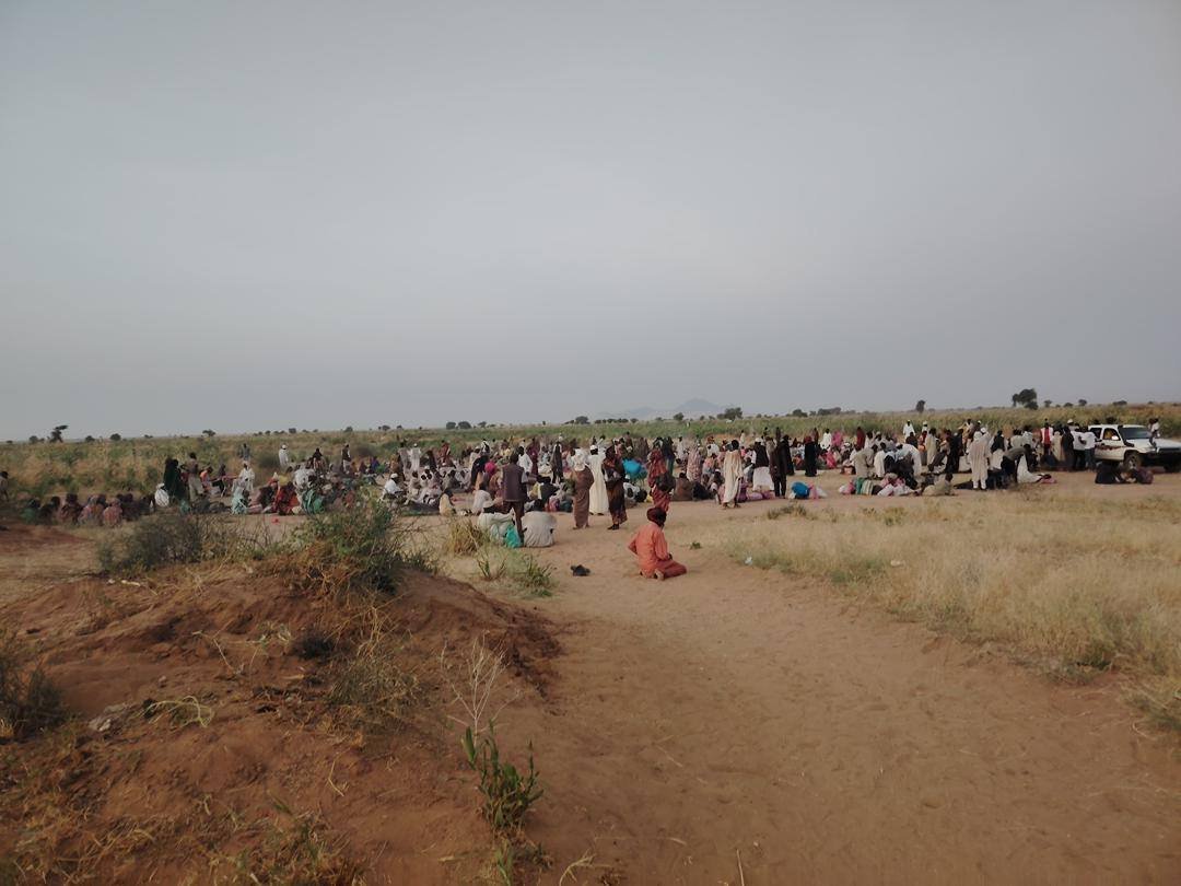 بالفيديو.. هروب مئات المواطنين من "قسوة" الدعم السريع في الفاشر ووفاة طفلتين.. قطعوا أكثر من 60 كيلومترًا