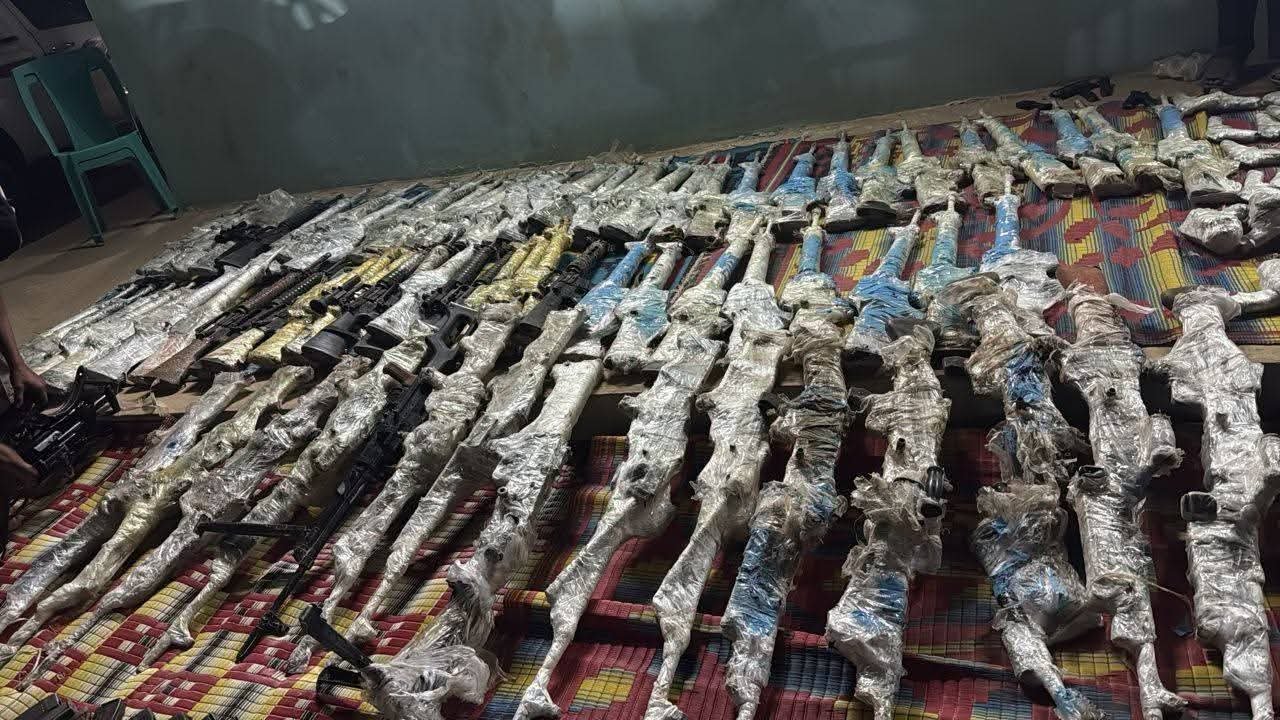 عاجل .. بالصور : ضبط عربة محملة بأسلحة ثقيلة في ولاية نهر النيل