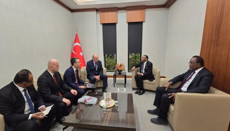 رئيس وزراء السودان يكشف عن اتفاق مع تركيا لإرسال فريق فني لبناء مطار جديد في الخرطوم