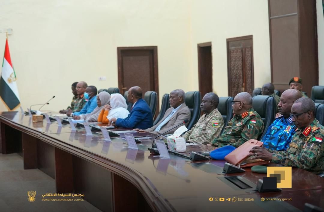 وزير الدفاع السوداني يعلن التعبئة ومواصلة الجيش لقتال الدعم السريع ردا على مقترح الهدنة الأميركي..تفاصيل اجتماع طارئ برئاسة البرهان في الخرطوم "بالفيديو والصور"