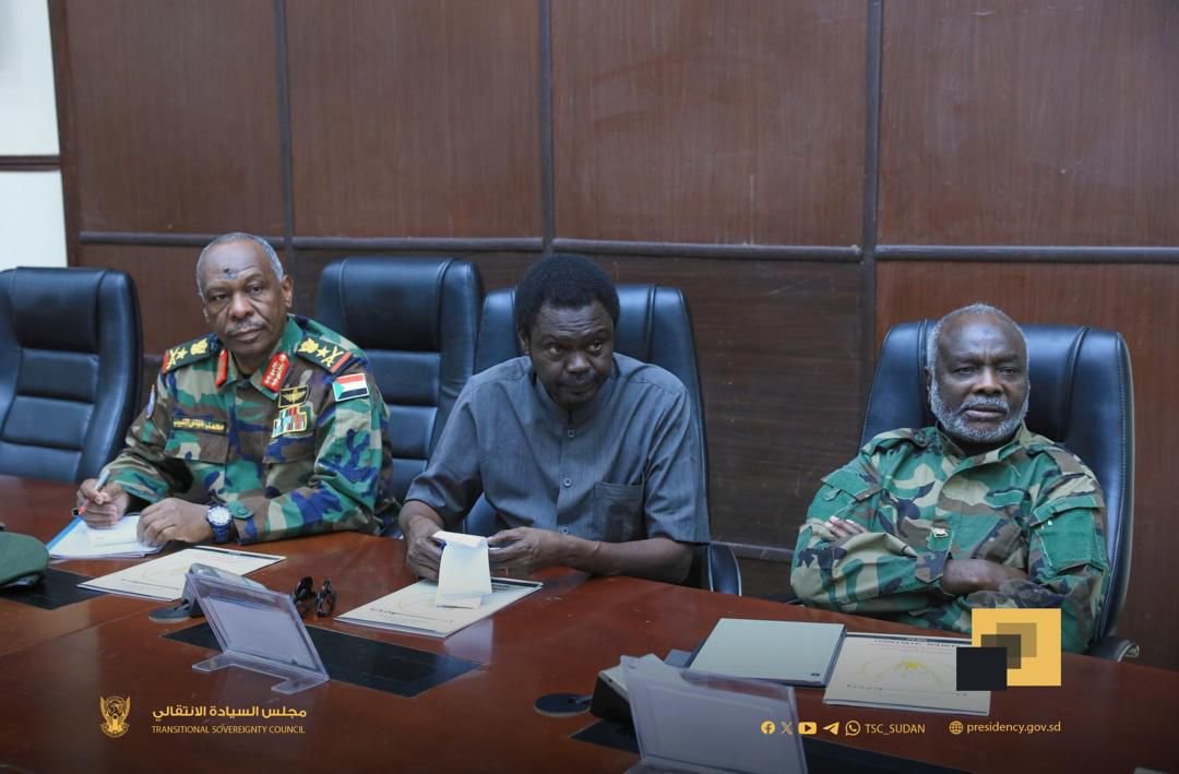 وزير الدفاع السوداني يعلن التعبئة ومواصلة الجيش لقتال الدعم السريع ردا على مقترح الهدنة الأميركي..تفاصيل اجتماع طارئ برئاسة البرهان في الخرطوم "بالفيديو والصور" وزير الدفاع السوداني يعلن التعبئة ومواصلة الجيش لقتال الدعم السريع ردا على مقترح الهدنة الأميركي..تفاصيل اجتماع طارئ برئاسة البرهان في الخرطوم "بالفيديو والصور"