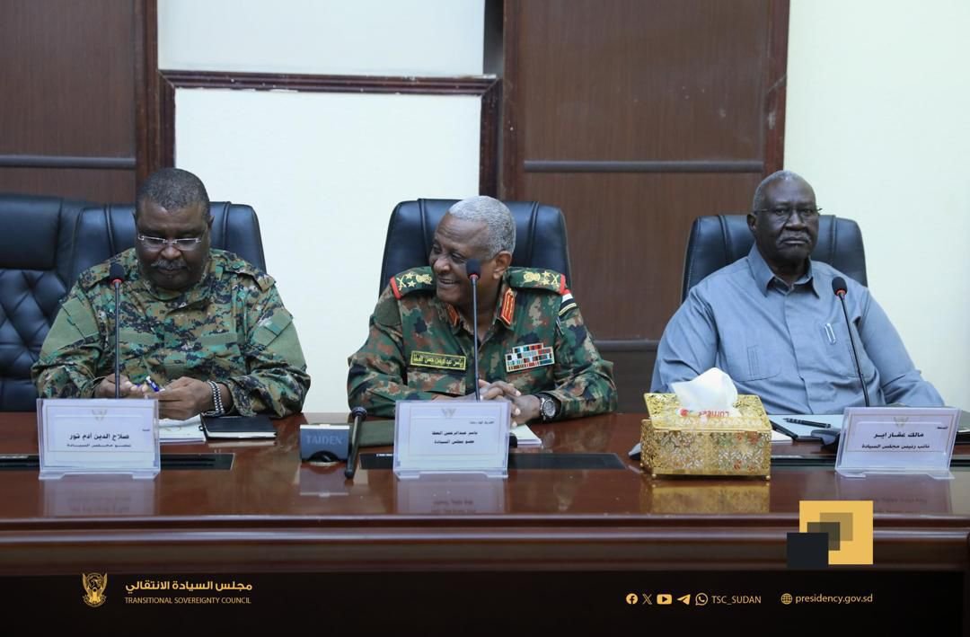 وزير الدفاع السوداني يعلن التعبئة ومواصلة الجيش لقتال الدعم السريع ردا على مقترح الهدنة الأميركي..تفاصيل اجتماع طارئ برئاسة البرهان في الخرطوم "بالفيديو والصور" وزير الدفاع السوداني يعلن التعبئة ومواصلة الجيش لقتال الدعم السريع ردا على مقترح الهدنة الأميركي..تفاصيل اجتماع طارئ برئاسة البرهان في الخرطوم "بالفيديو والصور"