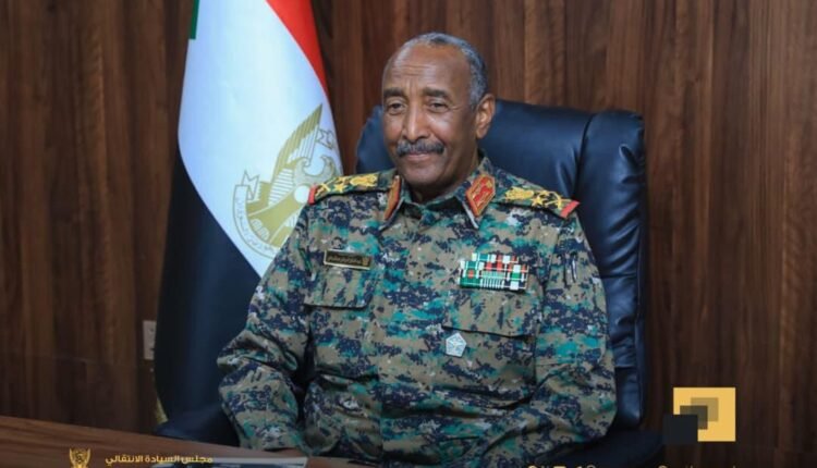 البرهان يكشف كيف اندلعت شرارة الحرب في السودان ولماذا يحارب الدعم السريع .. نشر مقال قائد الجيش السوداني