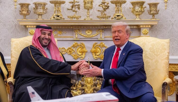 عاجل .. ترامب: ولي العهد السعودي محمد بن سلمان طلب مني التدخل في أزمة السودان وسنبدأ في حلها  ونهتم بالملف لتسوية الصراع