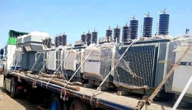 وصول أعداد كبيرة من محولات الكهرباء الجديدة الى الخرطوم لحل أزمة انقطاع التيار