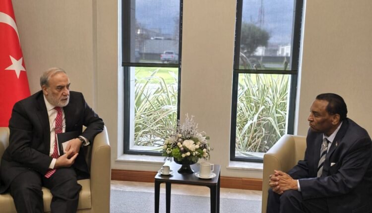 رئيس وزراء السودان يوجه دعوات مهمة لحكومة تركيا ويتحدث عن الديون