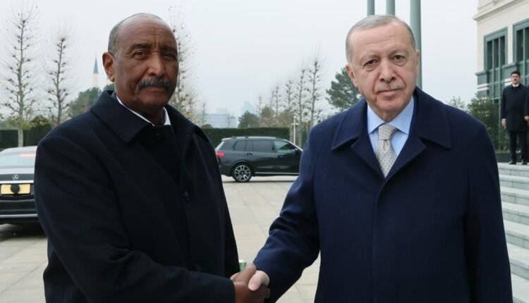 البرهان يصل تركيا وأردوغان يقيم له مراسم إستقبال بالقصر الرئاسي في أنقرة “فيديو “