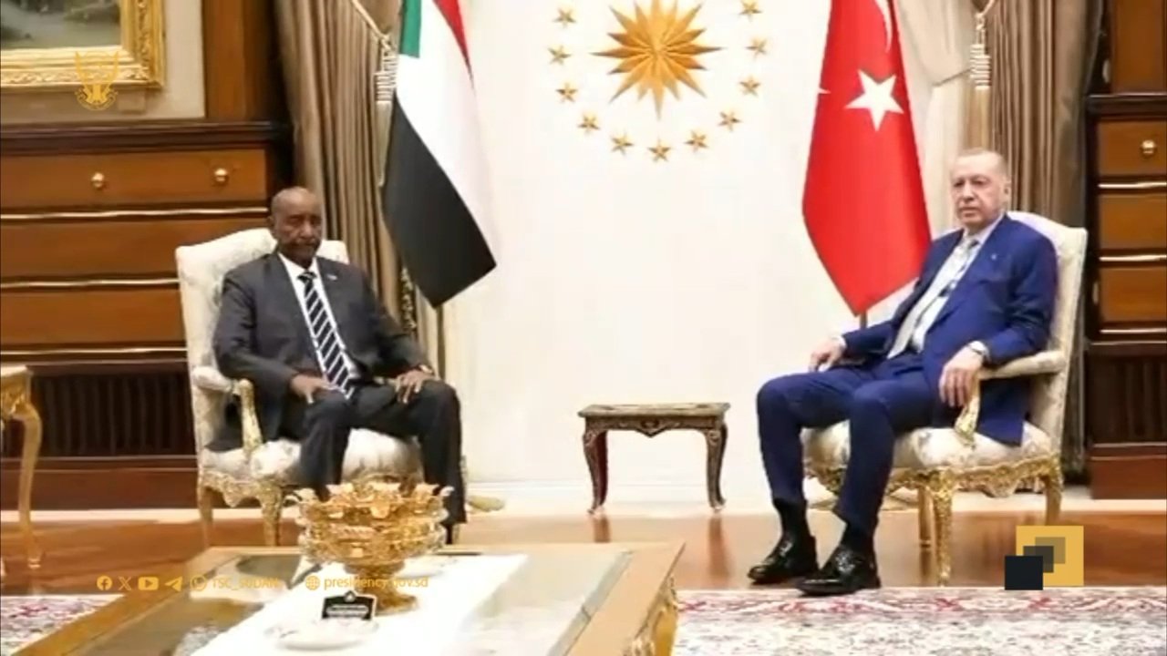 البرهان يصل تركيا وأردوغان يقيم له مراسم إستقبال بالقصر الرئاسي في أنقرة "فيديو "