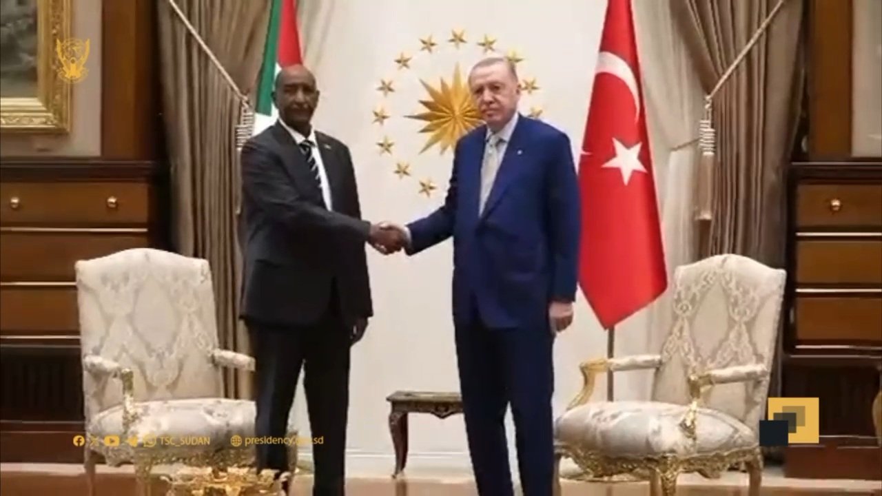 البرهان يصل تركيا وأردوغان يقيم له مراسم إستقبال بالقصر الرئاسي في أنقرة "فيديو "