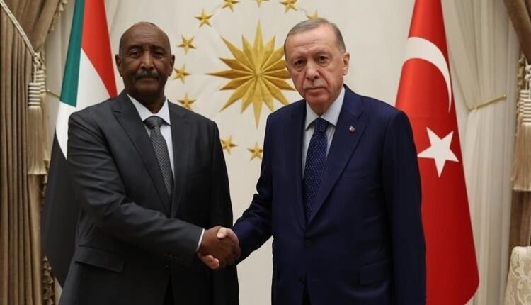 عبر طائرة خاصة .. البرهان يصل تركيا لإجراء مباحثات مع أردوغان ..