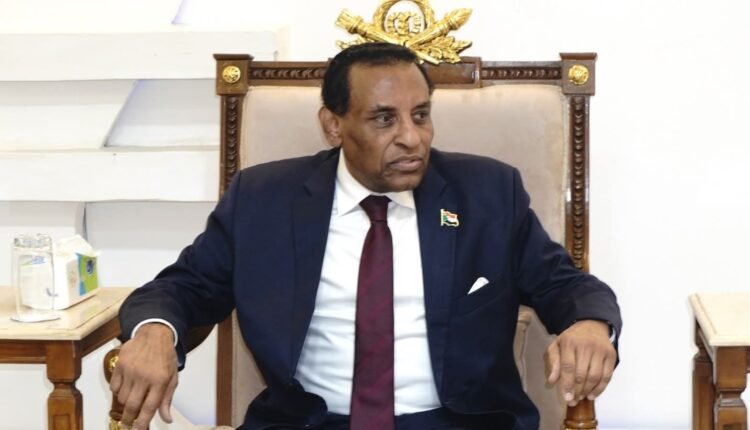 كشف حقيقة إستجلاب رئيس الوزراء السوداني حيوانات من جنوب السودان وأوغندا ..معلوم الغرض