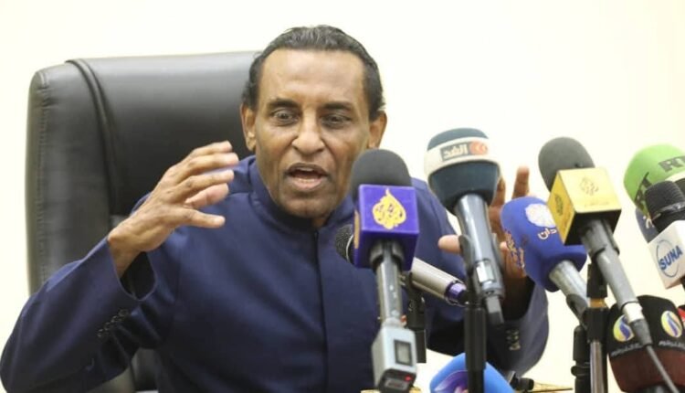 مطالبة رئيس الوزراء السوداني بتعيين وزراء في حكومته ويعلن انشاء مطار جديد ومدينة للصادر