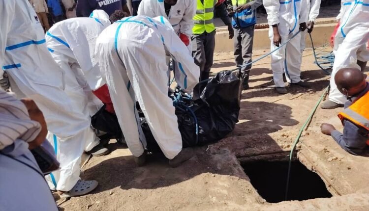 جريمة مأساوية جديدة.. العثور على رفاة قتلى ألقت بهم الدعم السريع داخل “بئر” بالخرطوم