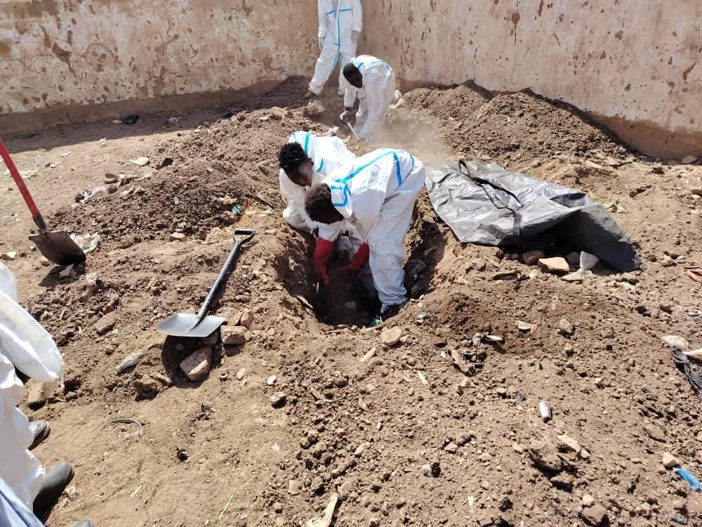جريمة مأساوية جديدة.. العثور على رفاة قتلى ألقت بهم الدعم السريع داخل "بئر" بالخرطوم