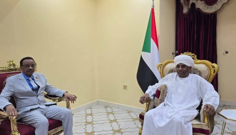 كامل إدريس يوجه وزير التعليم العالي بشأن الطلاب اللاجئين خارج السودان وقبول 100 من أوائل الشهادة السودانية مجانا في الجامعات