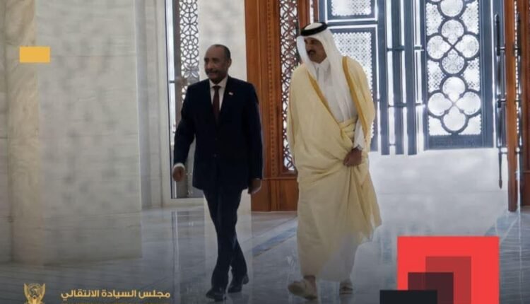 أمير قطر يقيم مراسم إستقبال رسمية للبرهان في الديوان الأميري