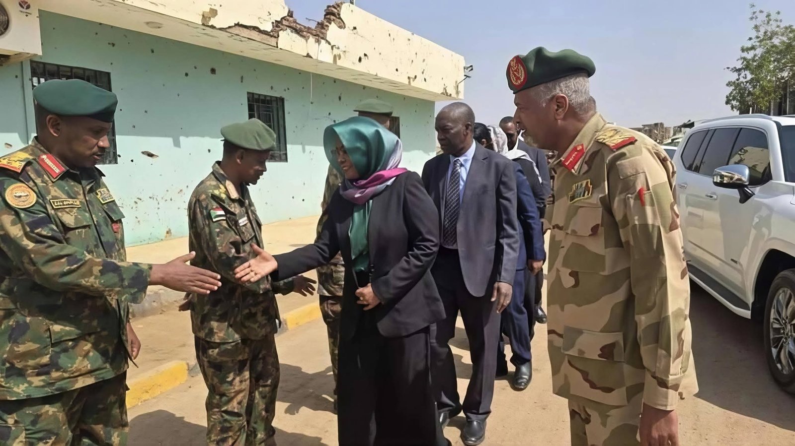 بنك الخرطوم يعلن تنفيذ مهمة داخل سلاح المدرعات بمنطقة الشجرة العسكرية بنك الخرطوم يعلن تنفيذ مهمة داخل سلاح المدرعات بمنطقة الشجرة العسكرية