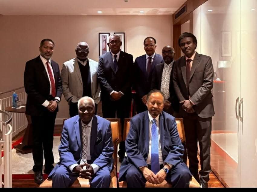 لقاء بين المؤتمر الشعبي بقيادة علي الحاج و"صمود" برئاسة حمدوك يفجر جدلا وانتقادات كبيرة