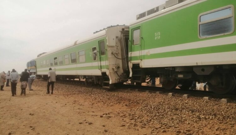 خروج قطار رُكاب متجه إلى الخرطوم عن مساره وهيئة السكك الحديد توضح ..في أول رحلة منذ الحرب