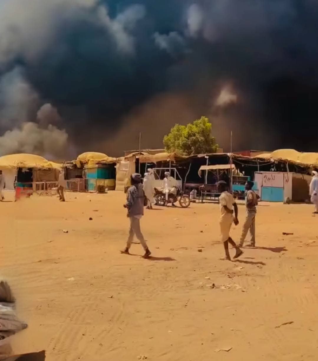 قصف بطائرة مسيرة يدمر سوق على الحدود مع تشاد وحريق كامل لمركز إمداد وقود الدعم السريع قصف بطائرة مسيرة يدمر سوق على الحدود مع تشاد وحريق كامل لمركز إمداد وقود الدعم السريع