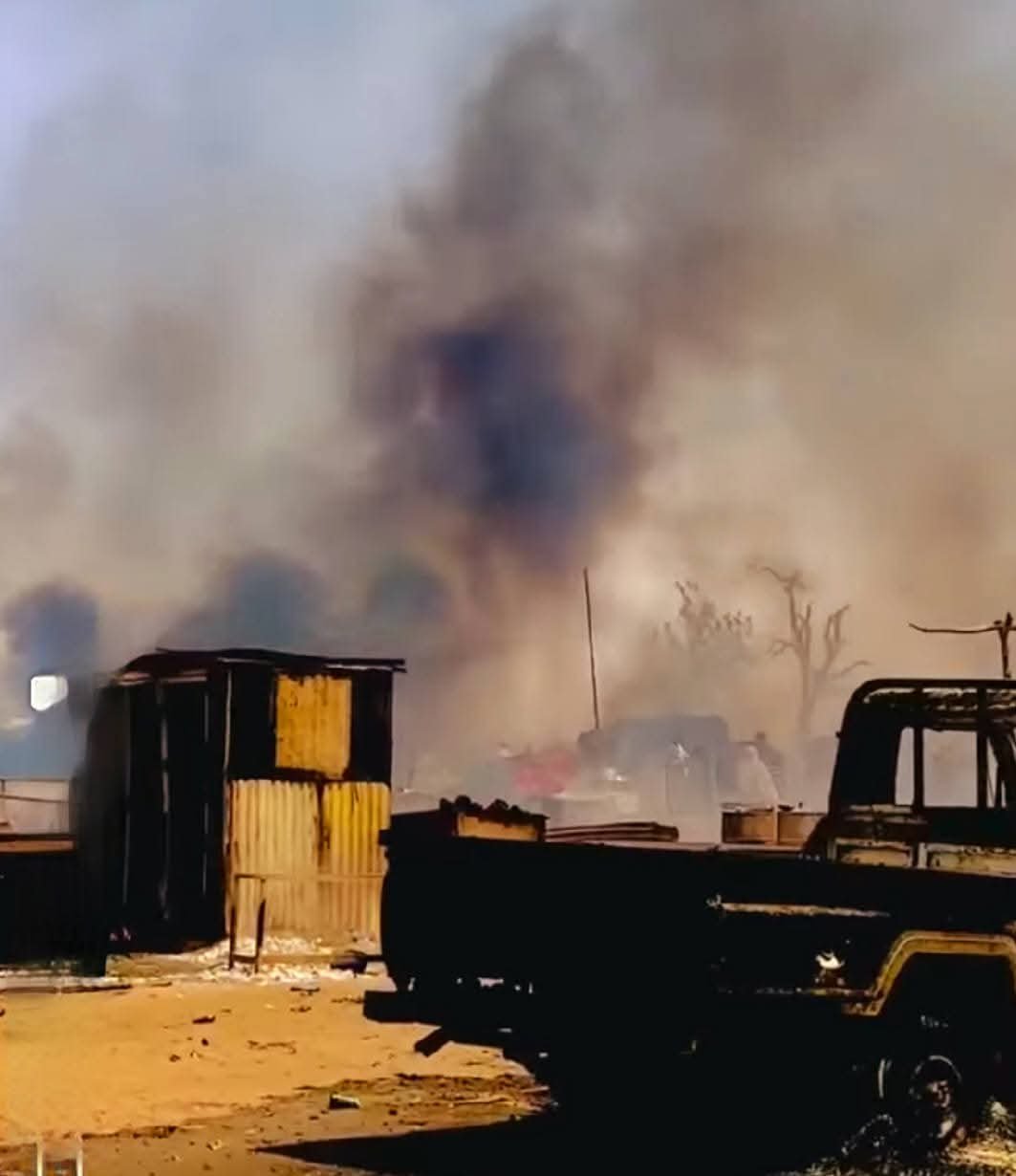 قصف بطائرة مسيرة يدمر سوق على الحدود مع تشاد وحريق كامل لمركز إمداد وقود الدعم السريع