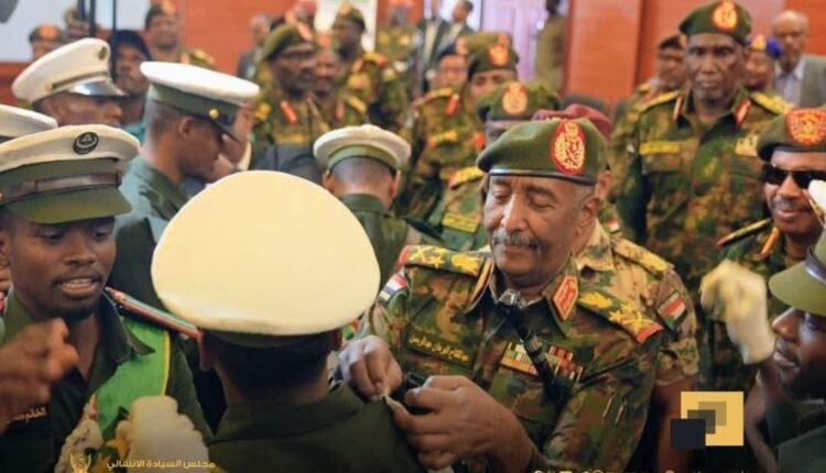 البرهان يعلن إنضمام مجموعات مسلحة من صفوف العدو للجيش السوداني ويوجه رسالة للسياسيين..ليس أمامنا حلول سوى أمرين