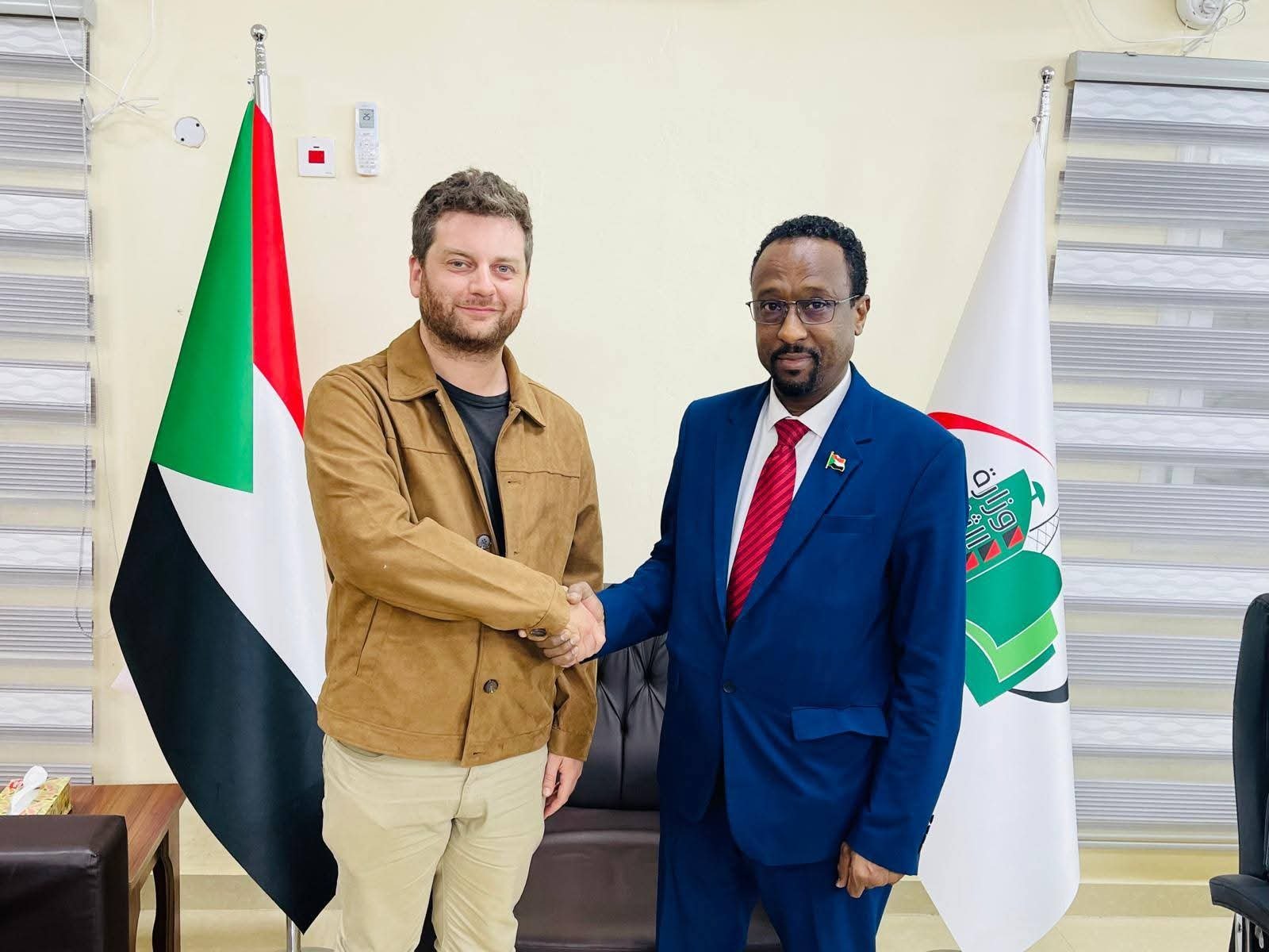 مؤسسة بريطانية تُبدي رغبتها في صيانة القصر الجمهوري القديم في السودان مؤسسة بريطانية تُبدي رغبتها في صيانة القصر الجمهوري القديم في السودان