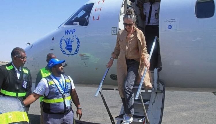 أول طائرة تابعة للأمم المتحدة تهبط في مطار الخرطوم بعد ثلاث سنوات من الحرب