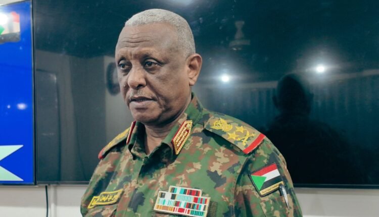 ياسر العطا يعلن استمرار القتال من وسط المتحركات العسكرية وقوات الفرقة الخامسة مشاة في الأبيض.. ويطلق وعدا : السيطرة الجنينة “فيديو”