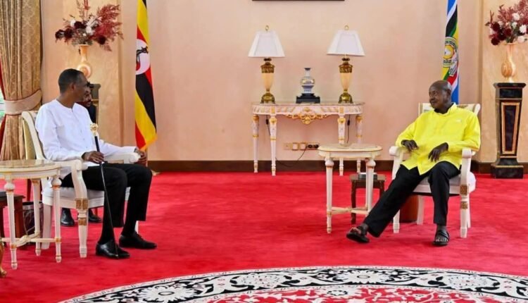 حميدتي يكشف عن وصوله كمبالا بدعوة من موسيفيني وطلب وساطة من الحكومة السودانية